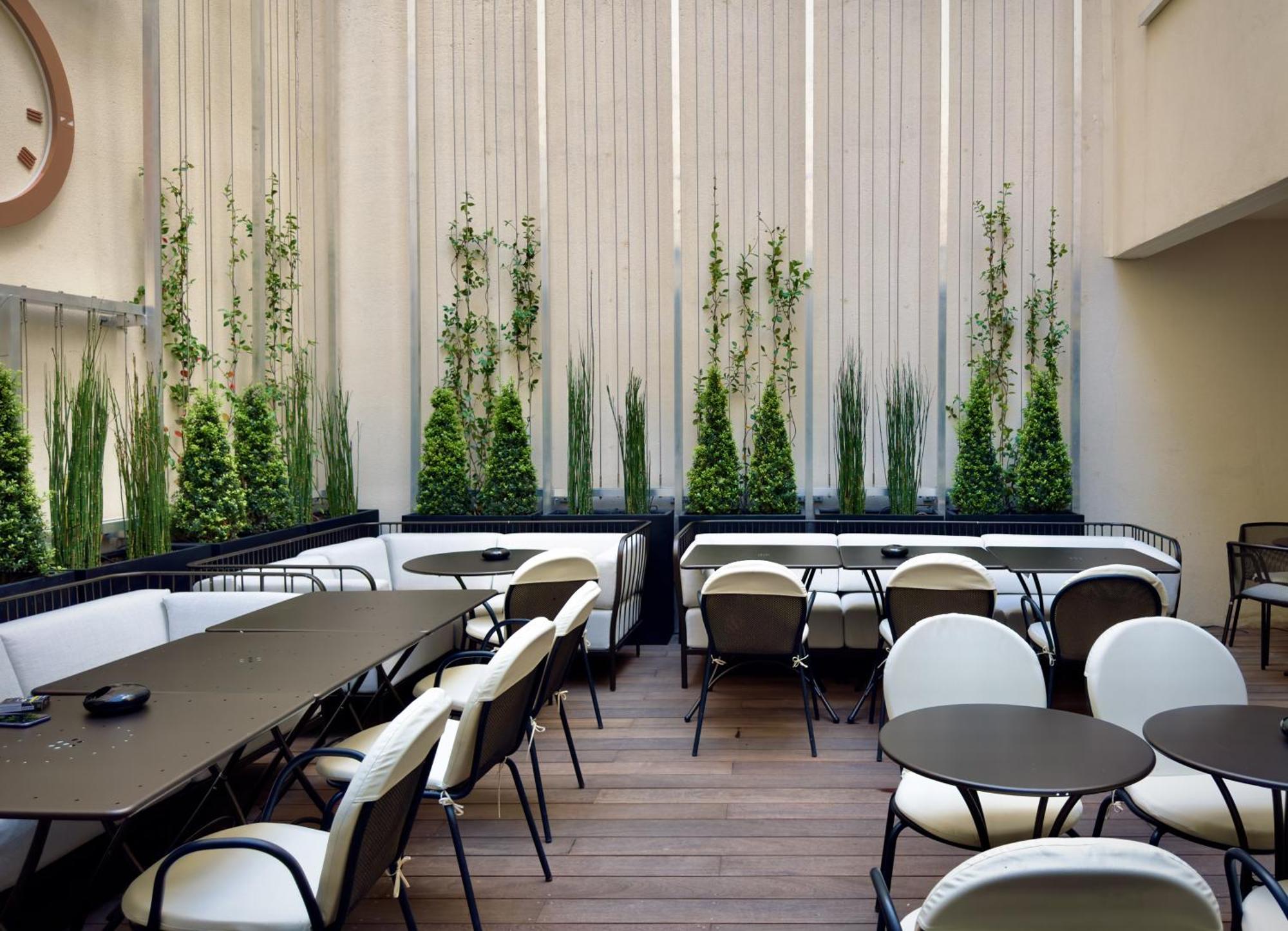 Perpetual Elysee Montaigne Paris Exterior foto